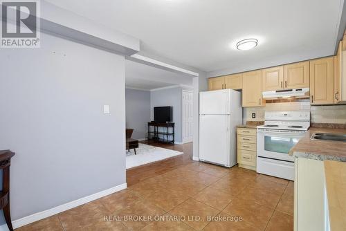 1089 Copper Leaf Crescent, Kitchener, ON - Indoor Photo Showing Kitchen