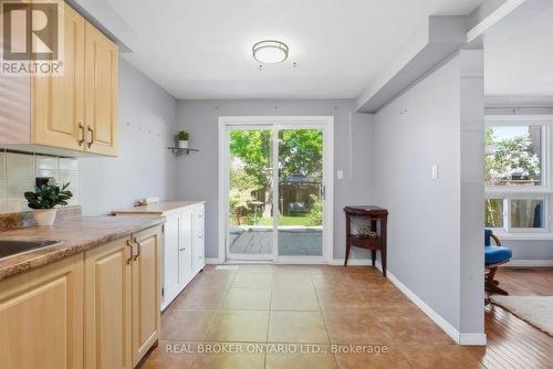 1089 Copper Leaf Crescent, Kitchener, ON - Indoor Photo Showing Kitchen