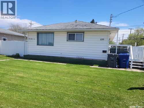 1210 P Avenue N, Saskatoon, SK - Outdoor