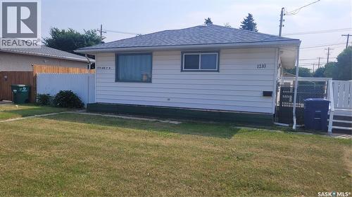 1210 P Avenue N, Saskatoon, SK - Outdoor