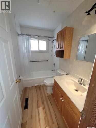 1210 P Avenue N, Saskatoon, SK - Indoor Photo Showing Bathroom