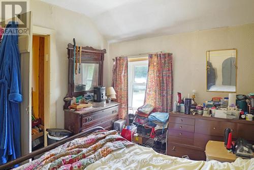 580307 Sideroad 60, Chatsworth, ON - Indoor Photo Showing Bedroom