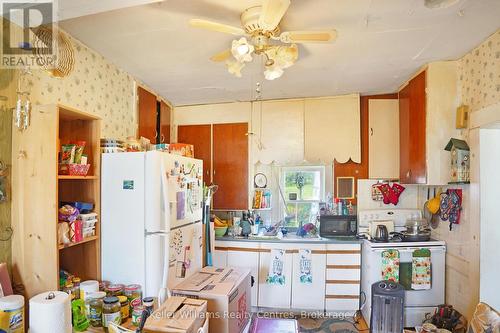 580307 Sideroad 60, Chatsworth, ON - Indoor Photo Showing Kitchen