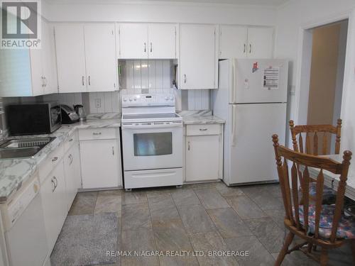 EAT-IN KITCHEN - 1452 Garrison Road, Fort Erie (Crescent Park), ON - Indoor Photo Showing Kitchen