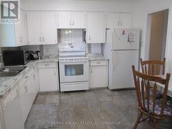 EAT-IN KITCHEN - 