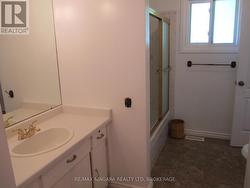 MAIN BATHROOM - 