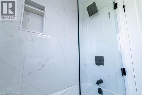 261 Scott Street Unit# B, St. Catharines, ON - Indoor Photo Showing Bathroom