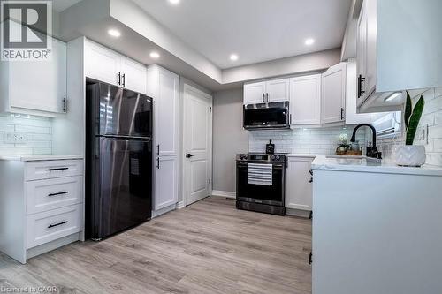 261 Scott Street Unit# B, St. Catharines, ON - Indoor Photo Showing Kitchen With Upgraded Kitchen