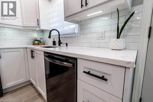 261 Scott Street Unit# B, St. Catharines, ON - Indoor Photo Showing Kitchen With Upgraded Kitchen
