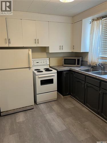 67 Bradbrooke Drive, Yorkton, SK - Indoor Photo Showing Kitchen With Double Sink