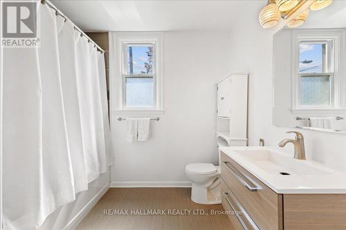 62 Tuxedo Avenue S, Hamilton, ON - Indoor Photo Showing Bathroom