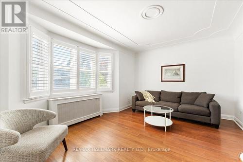 62 Tuxedo Avenue S, Hamilton, ON - Indoor Photo Showing Living Room
