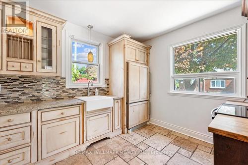 62 Tuxedo Avenue S, Hamilton, ON - Indoor Photo Showing Kitchen