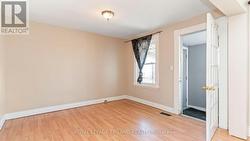 Foyer entering into dining area - 