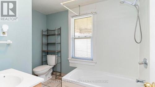2nd bedroom on main - 1291 Trafalgar Street, London East (East M), ON - Indoor Photo Showing Bathroom