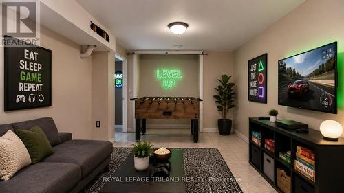 Drive in yard through double gate - 1291 Trafalgar Street, London East (East M), ON - Indoor