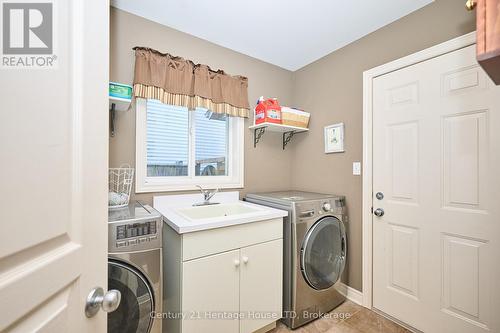 4 Arlene Street, St. Catharines (Rykert/Vansickle), ON - Indoor Photo Showing Laundry Room