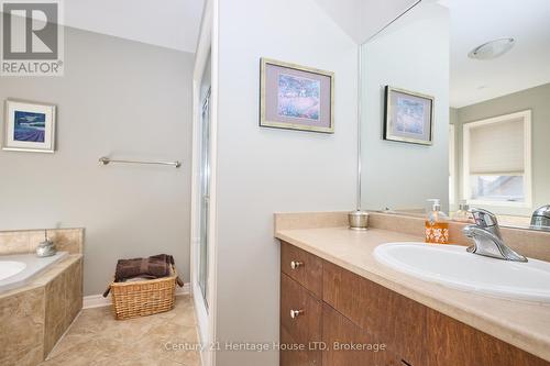 4 Arlene Street, St. Catharines (Rykert/Vansickle), ON - Indoor Photo Showing Bathroom
