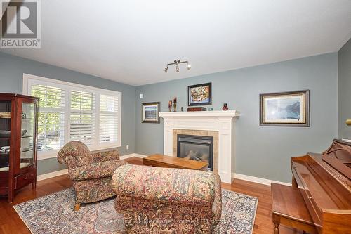 4 Arlene Street, St. Catharines (Rykert/Vansickle), ON - Indoor With Fireplace