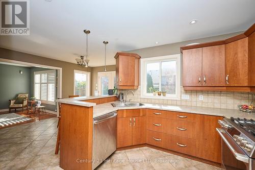 4 Arlene Street, St. Catharines (Rykert/Vansickle), ON - Indoor Photo Showing Kitchen With Double Sink