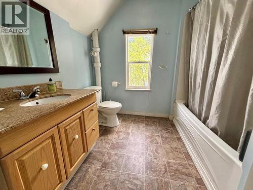 408 Third Street W, Revelstoke, BC - Indoor Photo Showing Bathroom