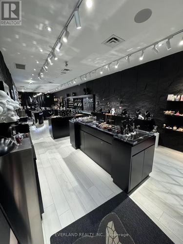2515 Yonge Street, Toronto, ON 