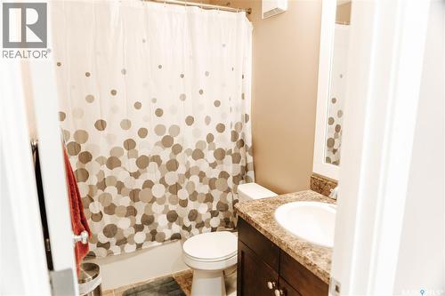 145 Mcintyre Street N, Regina, SK - Indoor Photo Showing Bathroom