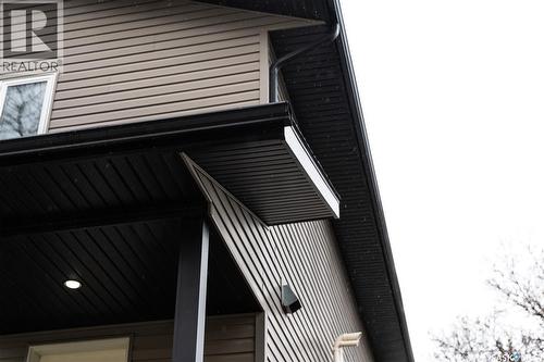 145 Mcintyre Street N, Regina, SK - Outdoor