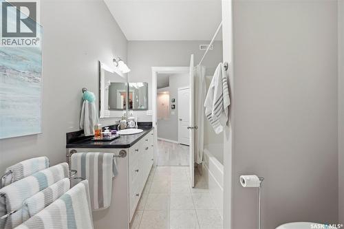 8 320 3Rd Street, Osler, SK - Indoor Photo Showing Bathroom