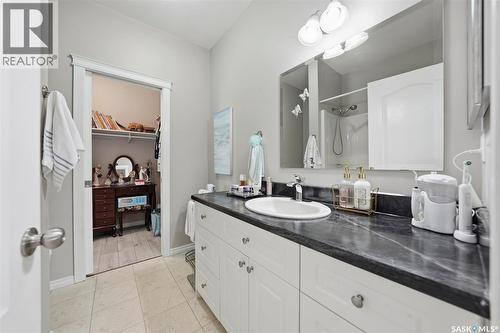 8 320 3Rd Street, Osler, SK - Indoor Photo Showing Bathroom