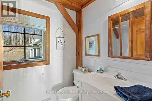 Upper level 4pc bathroom - 50 Nippissing Ridge Road, Tiny, ON - Indoor Photo Showing Bathroom