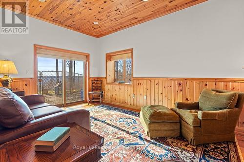 Family room - 50 Nippissing Ridge Road, Tiny, ON - Indoor Photo Showing Living Room