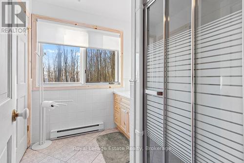 Bathroom above garage - 50 Nippissing Ridge Road, Tiny, ON - Indoor Photo Showing Other Room