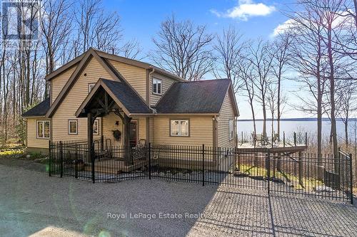 Fenced yard from front door to lower family room - 50 Nippissing Ridge Road, Tiny, ON - Outdoor