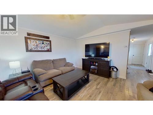 10074 99 Street, Taylor, BC - Indoor Photo Showing Living Room