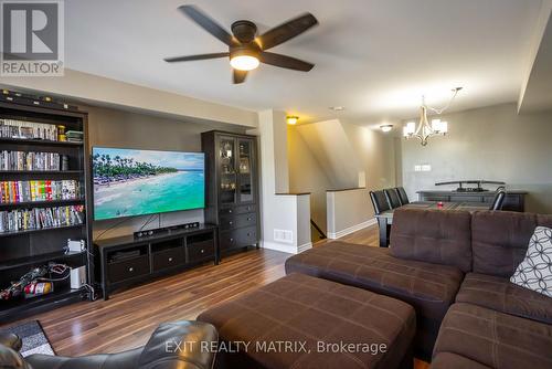 9 - 2224 Marble Crescent, Clarence-Rockland, ON - Indoor Photo Showing Living Room