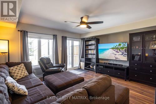 9 - 2224 Marble Crescent, Clarence-Rockland, ON - Indoor Photo Showing Living Room