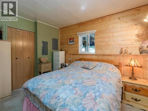 52 Lakeview Road, Whitehorse South, YT - Indoor Photo Showing Bedroom