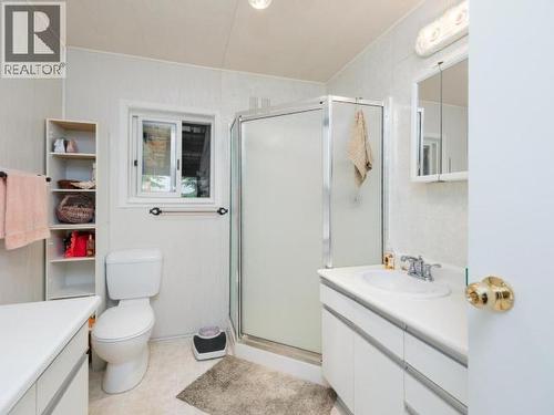 52 Lakeview Road, Whitehorse South, YT - Indoor Photo Showing Bathroom