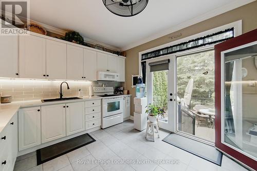 23 Covington Blue Crescent, Wasaga Beach, ON - Indoor Photo Showing Kitchen