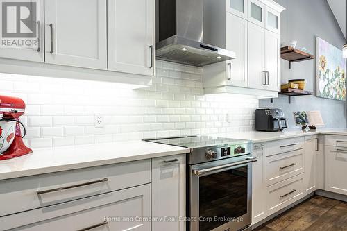 3206 Vivian Line 37 Street, Stratford, ON - Indoor Photo Showing Kitchen With Upgraded Kitchen