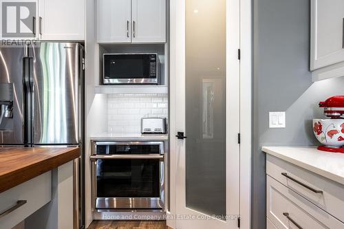 3206 Vivian Line 37 Street, Stratford, ON - Indoor Photo Showing Kitchen