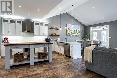 3206 Vivian Line 37 Street, Stratford, ON - Indoor Photo Showing Kitchen With Upgraded Kitchen