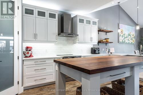 3206 Vivian Line 37 Street, Stratford, ON - Indoor Photo Showing Kitchen