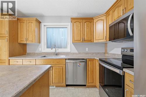 230 Konihowski Road, Saskatoon, SK - Indoor Photo Showing Kitchen