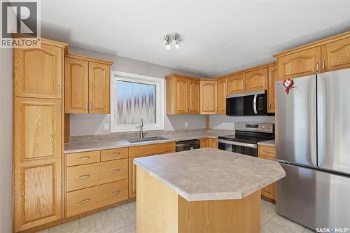 230 Konihowski Road, Saskatoon, SK - Indoor Photo Showing Kitchen