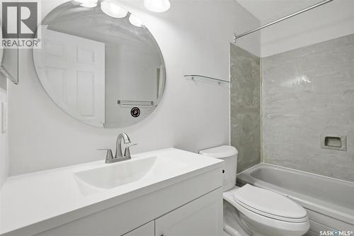 230 Konihowski Road, Saskatoon, SK - Indoor Photo Showing Bathroom