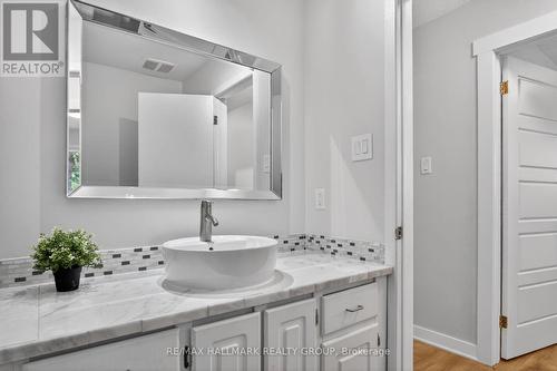 2 Birdstone Avenue, Ottawa, ON - Indoor Photo Showing Bathroom