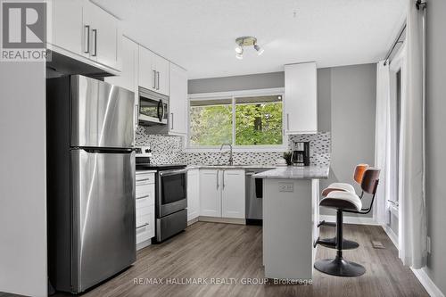 2 Birdstone Avenue, Ottawa, ON - Indoor Photo Showing Kitchen With Upgraded Kitchen