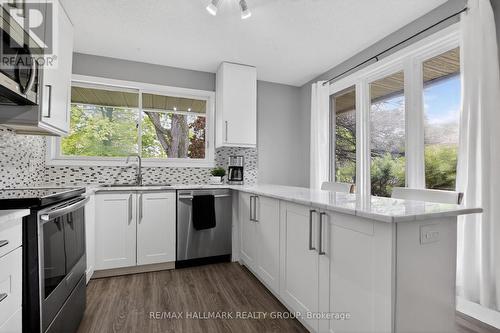 2 Birdstone Avenue, Ottawa, ON - Indoor Photo Showing Kitchen With Upgraded Kitchen